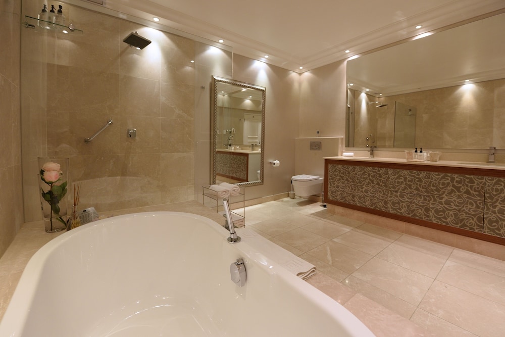 Superior Suite - Photo 6