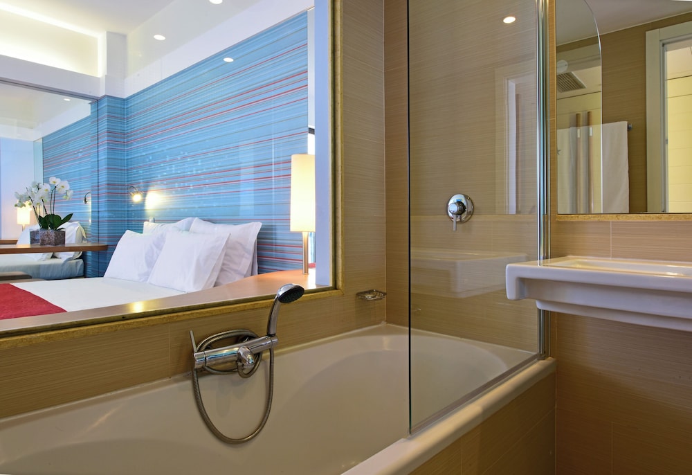 Superior Room, Sea View - Photo 5