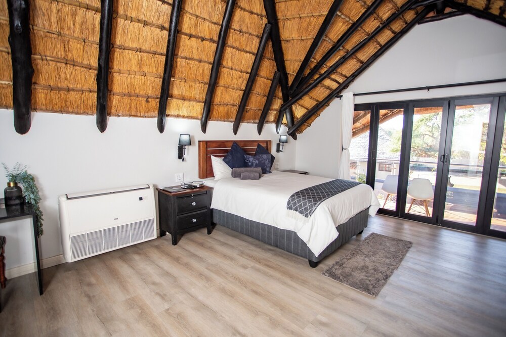 Luxury Studio Suite, Balcony, Pool View photo 1