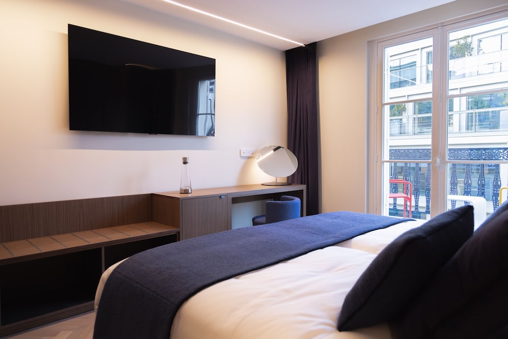 Suite, Ensuite photo 2