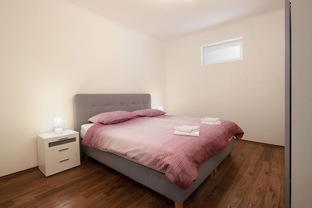 Apartment, 1 Bedroom, Hill View