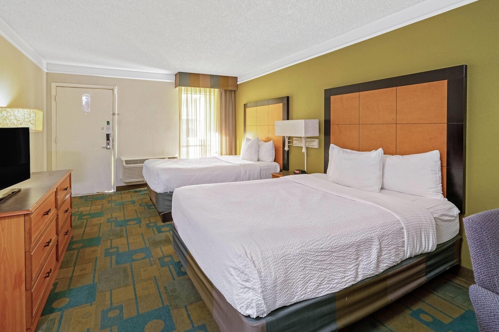 Room, 2 Double Beds, Non Smoking - Photo 1