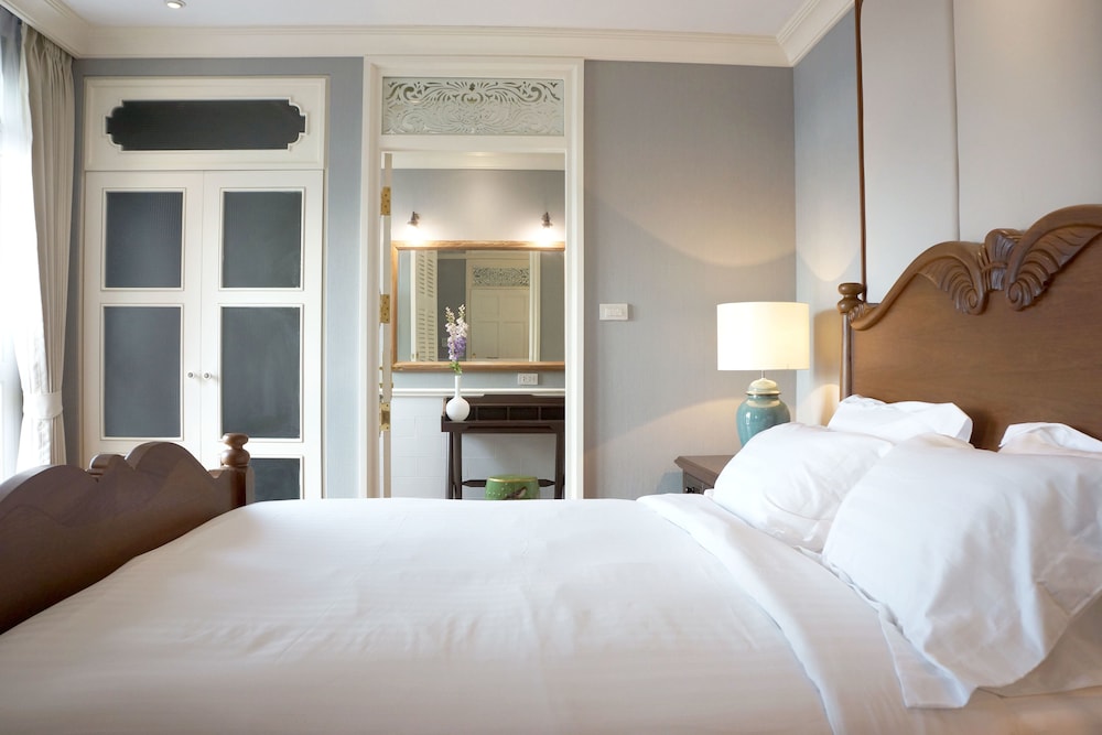 Suite 1 Bedroom River View thumbnail 5