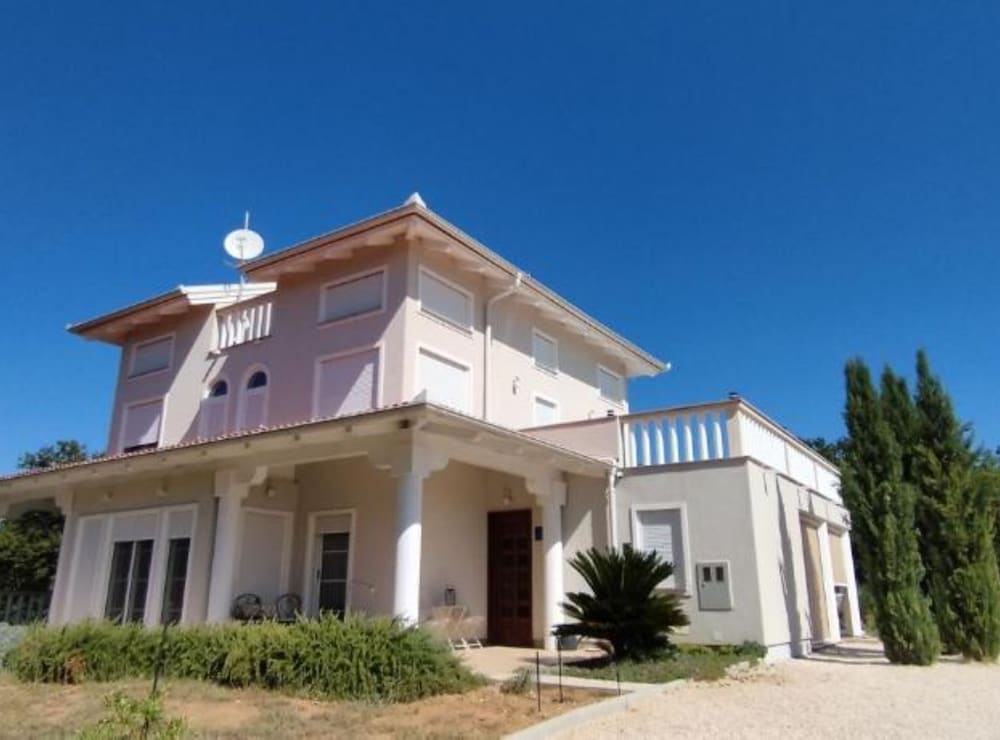 House (Five Bedroom Villa With Outdoor Swimm)