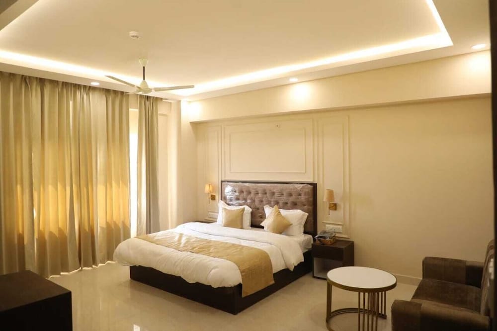 Superior Double Room, City View