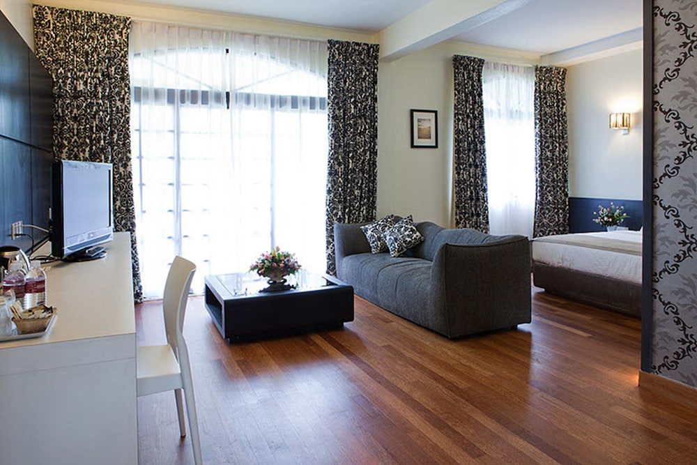 Tioga Deluxe Suite - Photo 3
