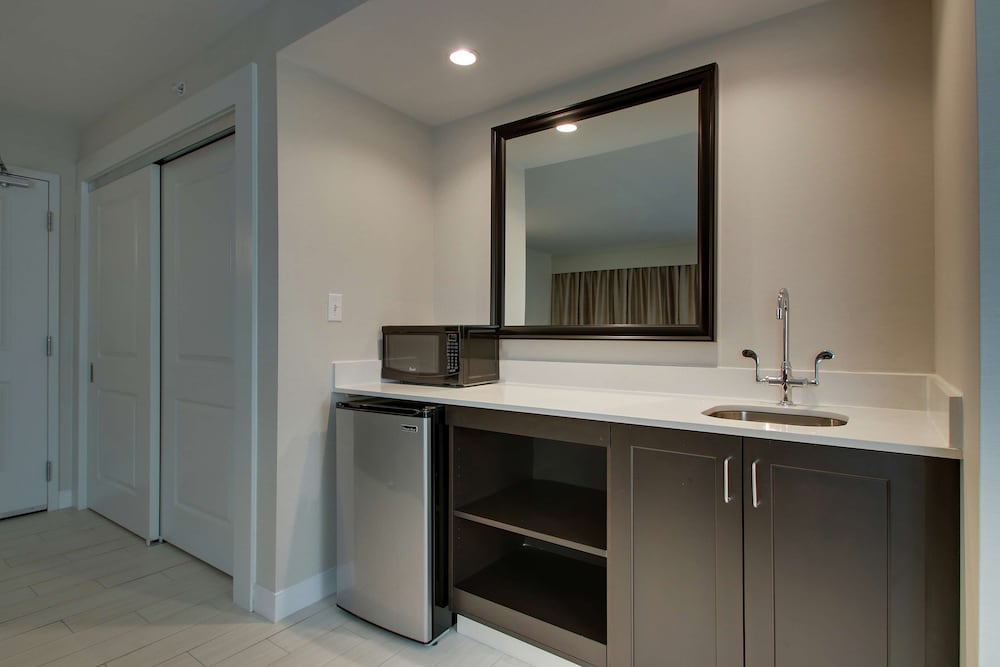 Studio, 1 King Bed, Accessible, Non Smoking (Hearing) - Photo 1