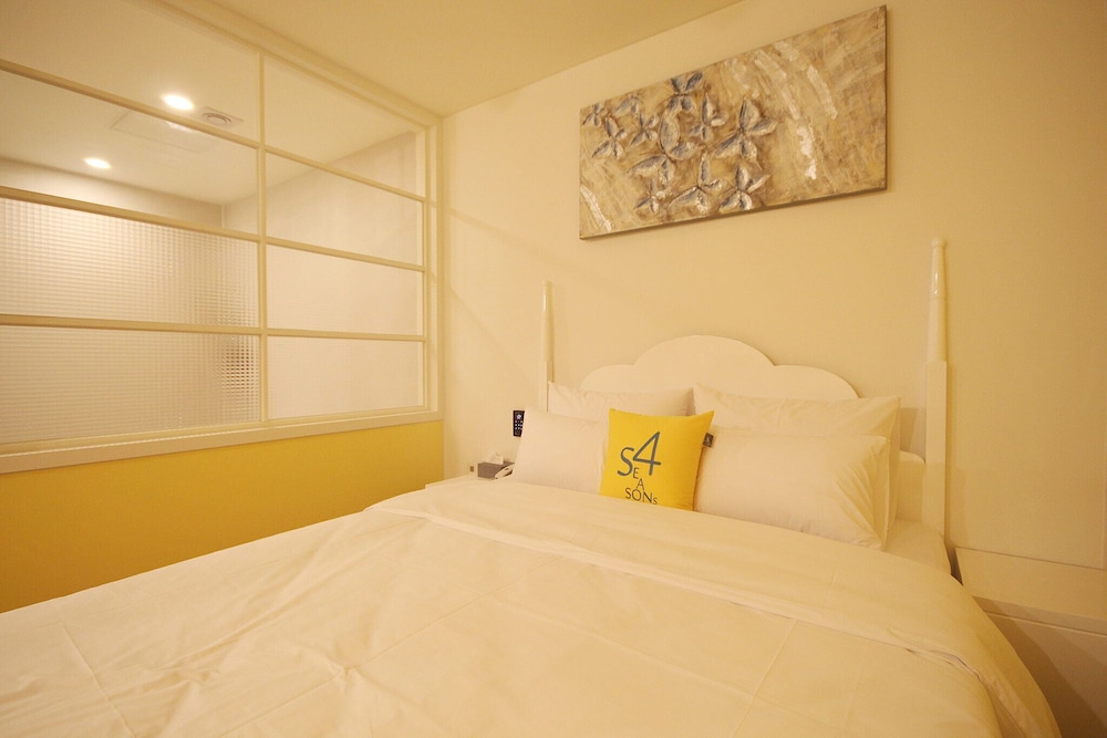 Deluxe Double Room, Non Smoking - Photo 21
