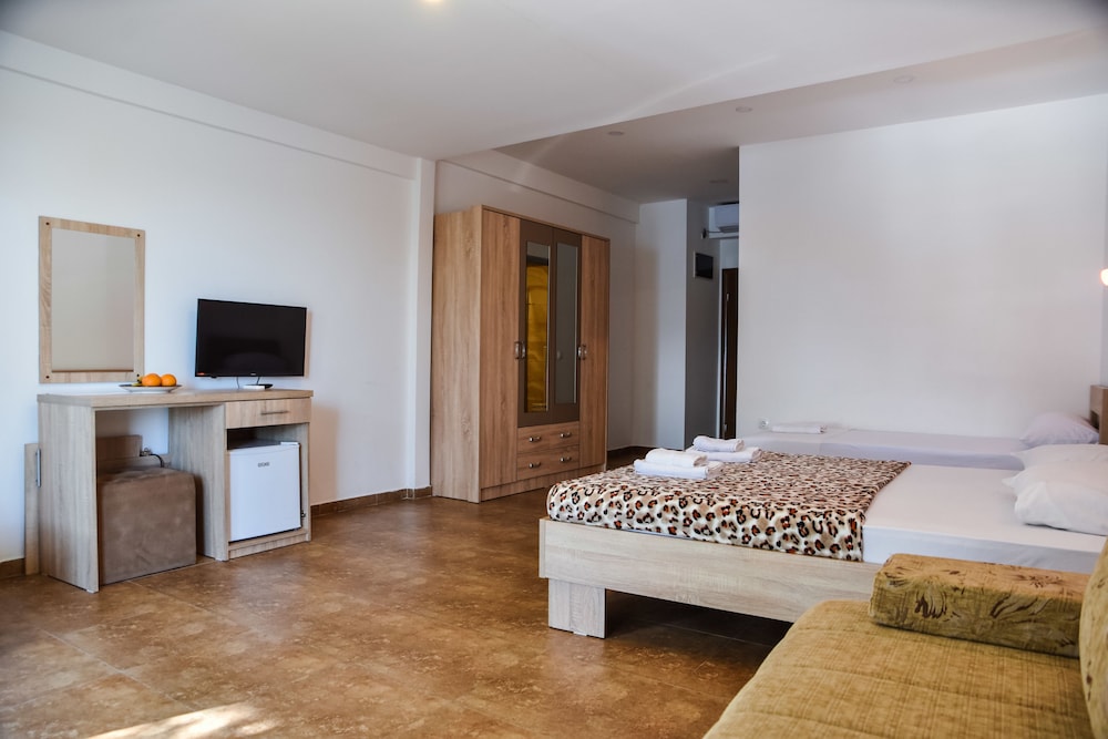 Superior Quadruple Room, Sea View photo 3