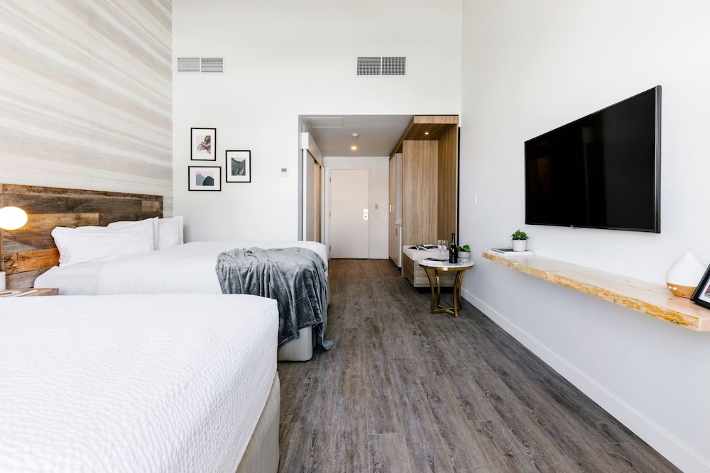 Superior Double Room, 2 Queen Beds, Mountain View photo 1