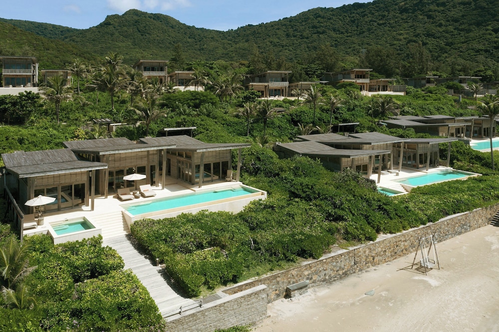 Beachfront 3-Bedroom Pool Villa - Photo 11