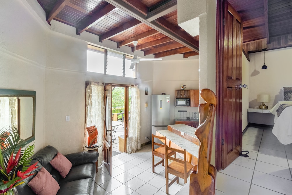 Bougainvillea Suite