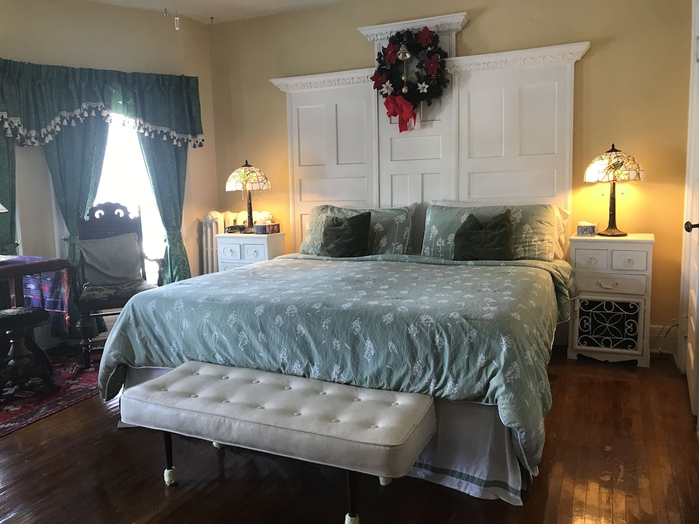 Suite, 1 King Bed, Jetted Tub photo 1