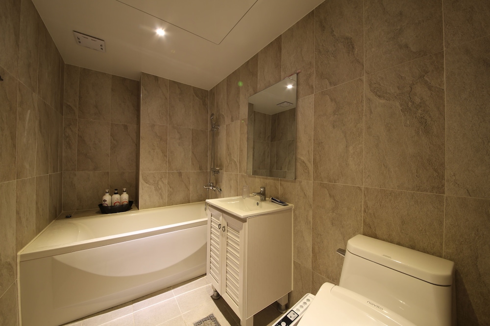 Premium Twin Room photo 2