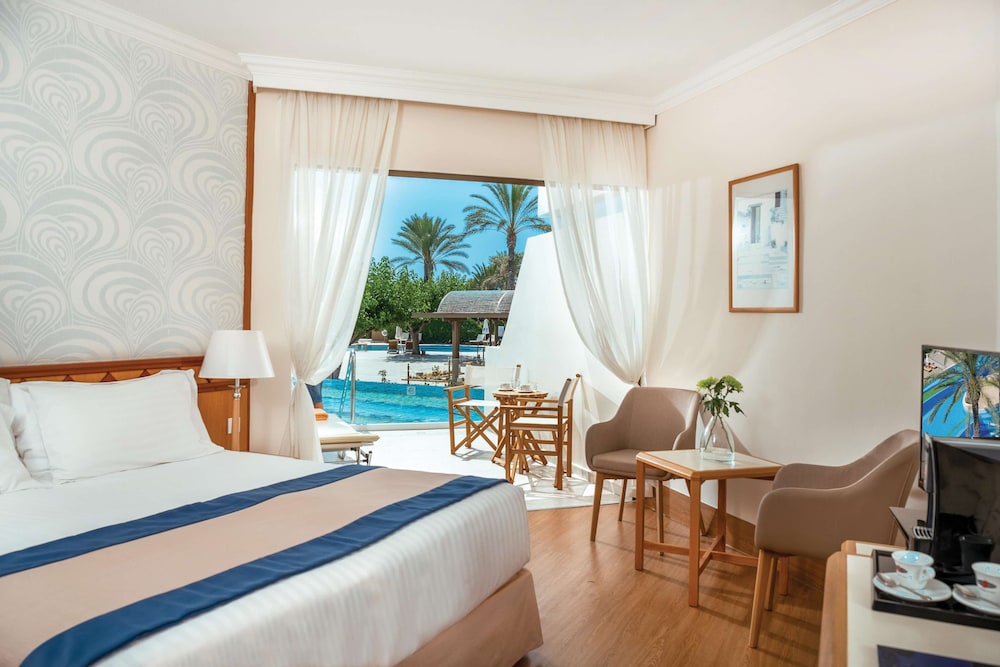 Superior Room, Land View (Swim up)