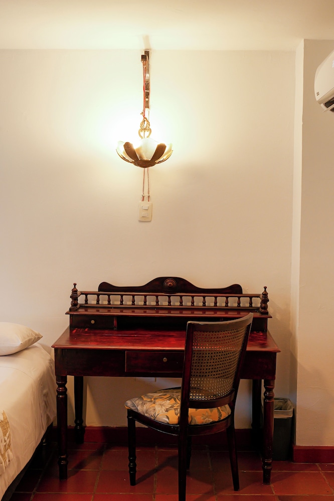 Our Petite - Photo 2