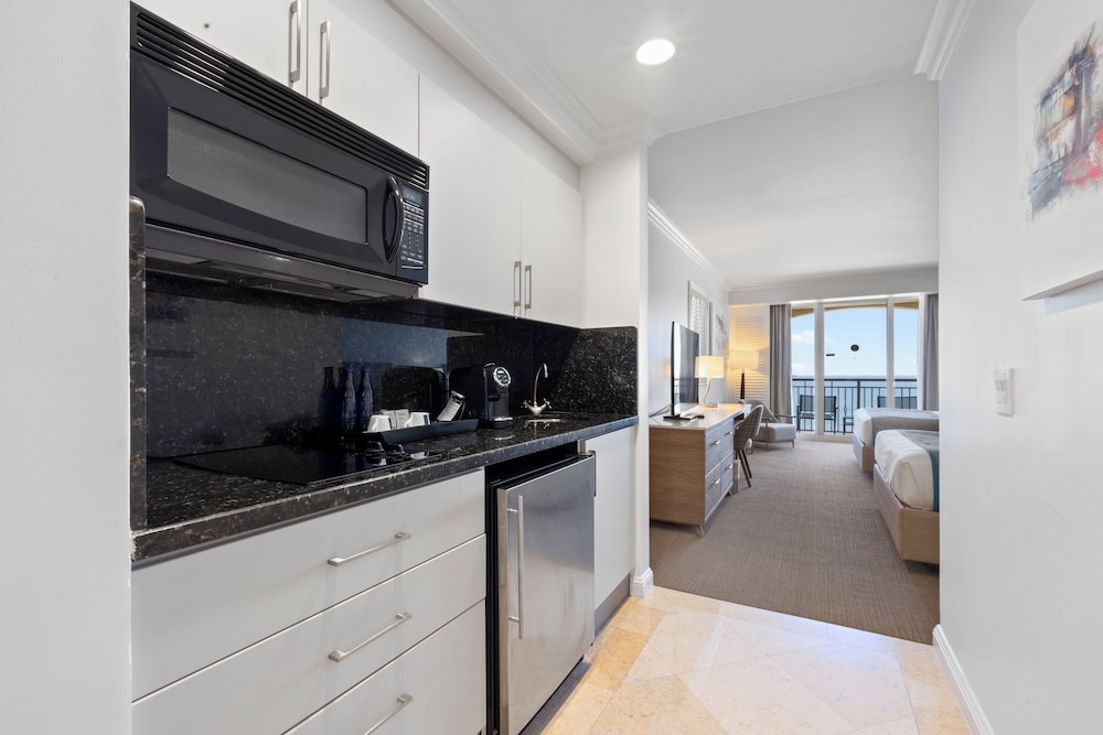 Studio, 2 Queen Beds, Oceanfront thumbnail 6