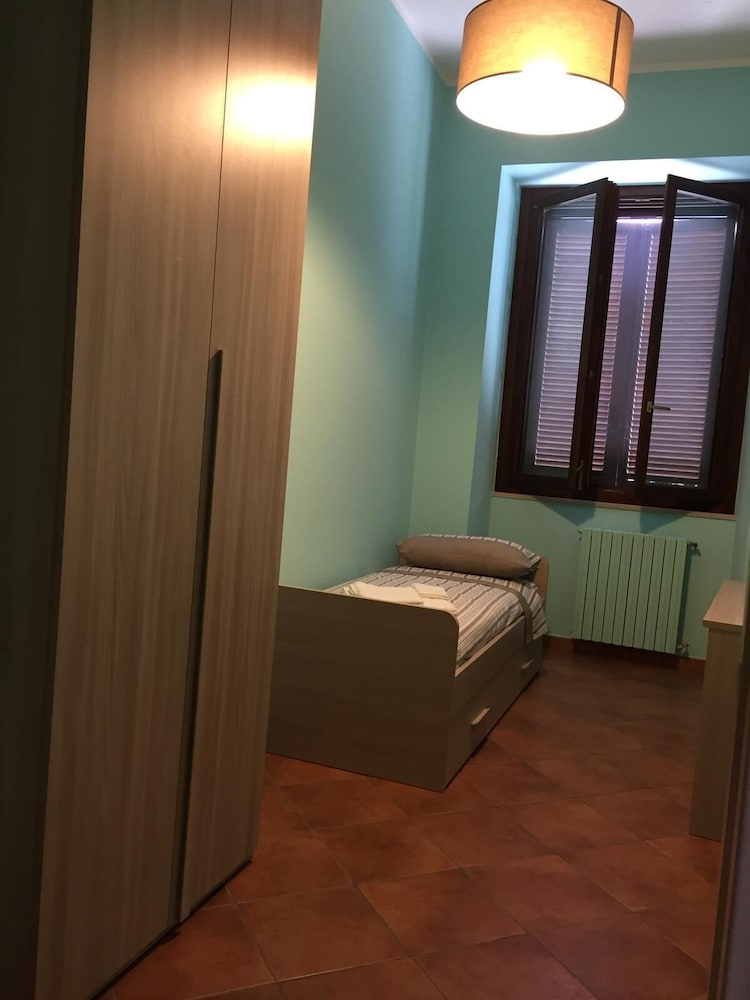 Single Room, Shared Bathroom (External)