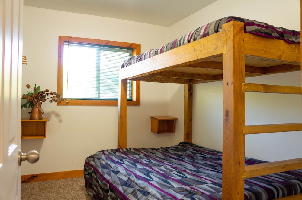 Classic Cottage, 4 Bedrooms, Mountain View photo 3