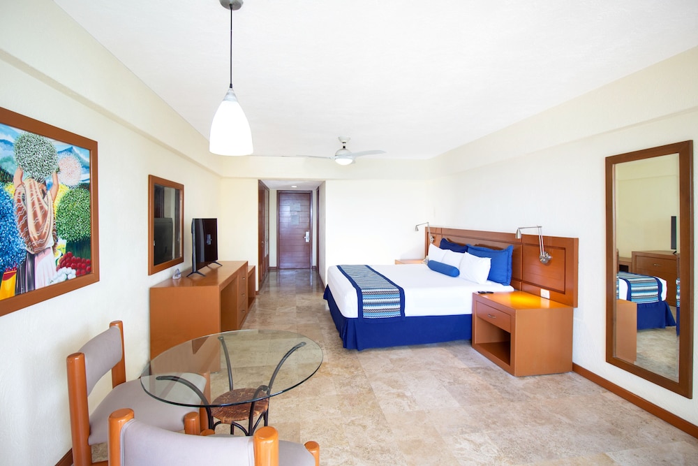 One Bedroom Suite Ocean View - Photo 3