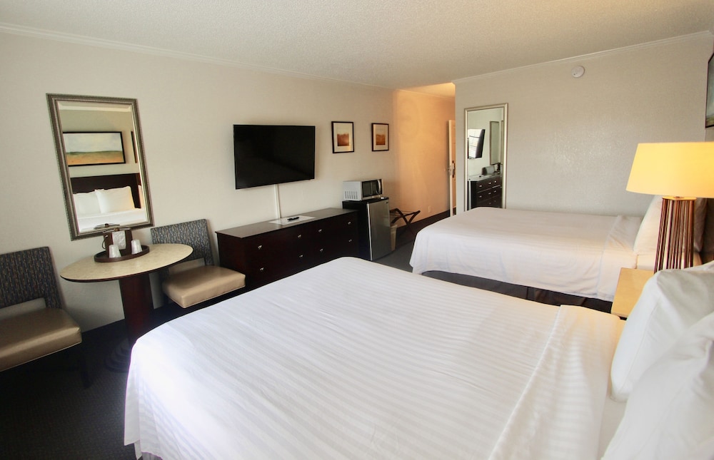 Deluxe Room, 2 Queen Beds (Interior) - Photo 1