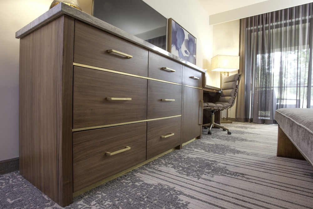 Deluxe Room, 1 King Bed, Balcony - Photo 2