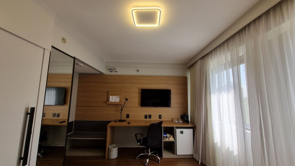 Deluxe Double Room, 1 Queen Bed, Accessible - Photo 3