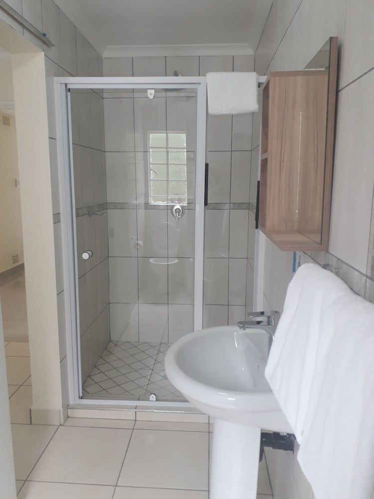 Family Room, Ensuite photo 3