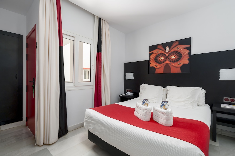 Economy Double Room, 1 Double Bed, Courtyard View photo 2