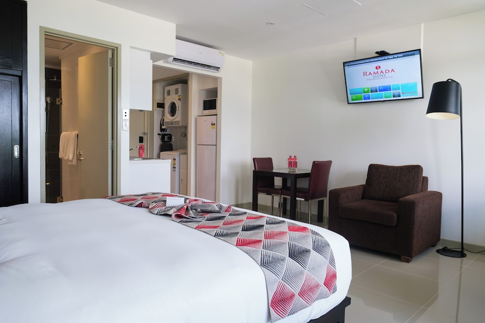 Studio Suite, 1 King Bed, Non Smoking photo 4