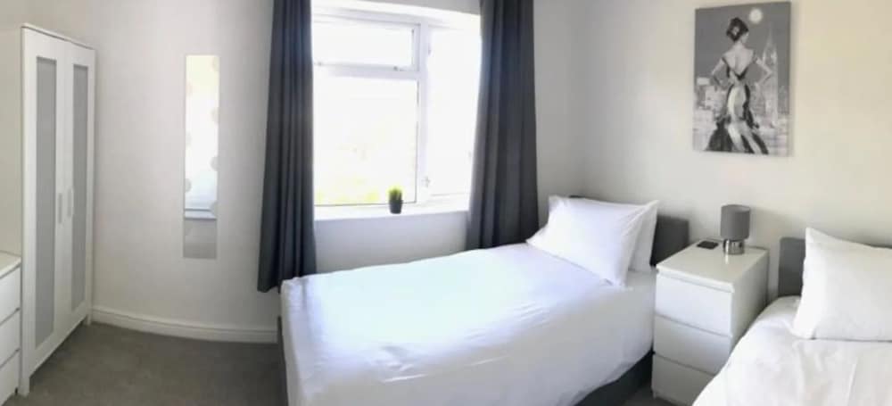 House, 3 Bedrooms photo 2