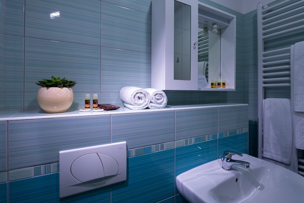 One-Bedroom Apartment - Photo 3