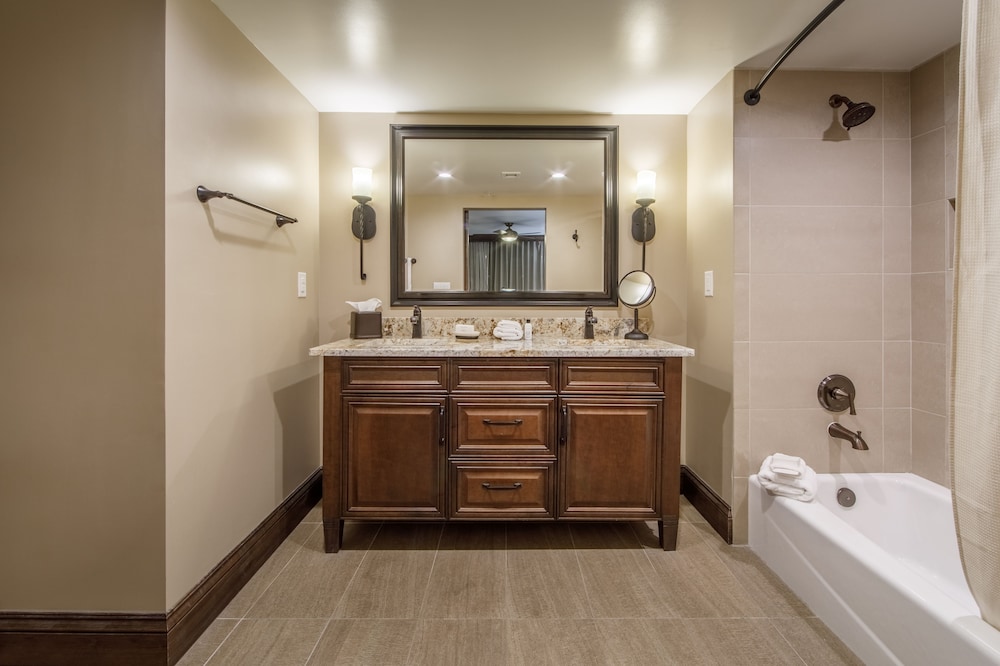 Signature Room, 2 Bedrooms, Non Smoking - Photo 3