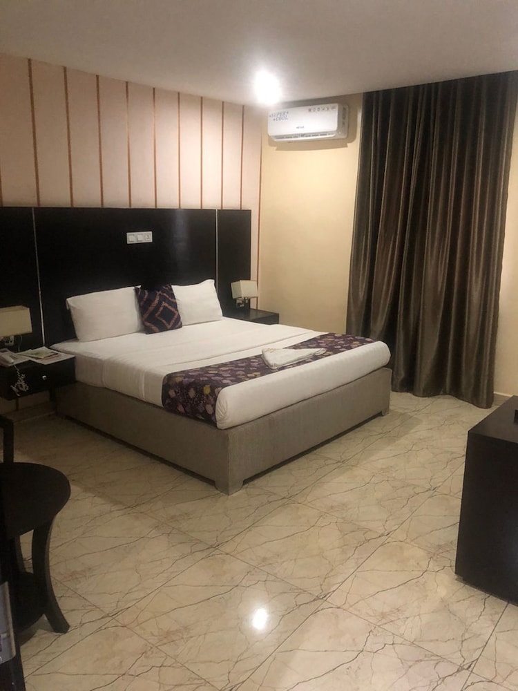 Basic Single Room - Photo 3