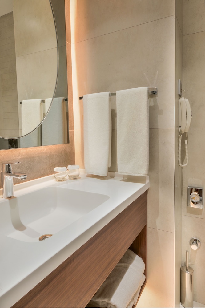Deluxe Double or Twin Room - Photo 10
