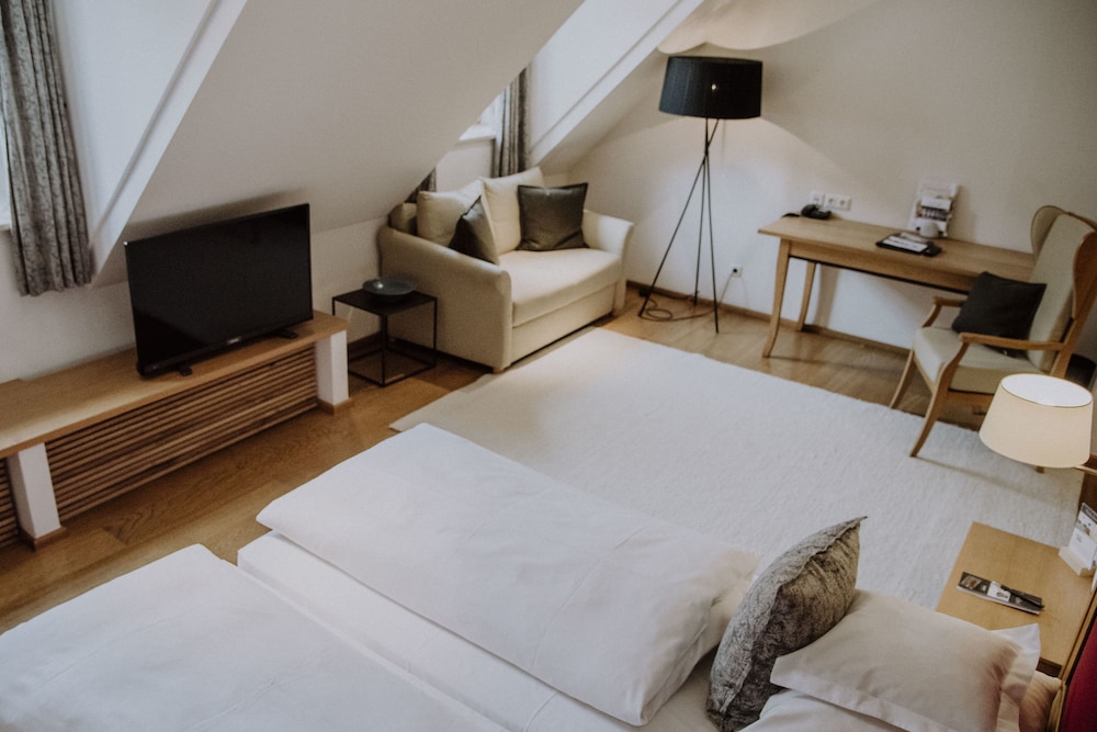 Superior Double Room, 1 King Bed with Sofa bed photo 2