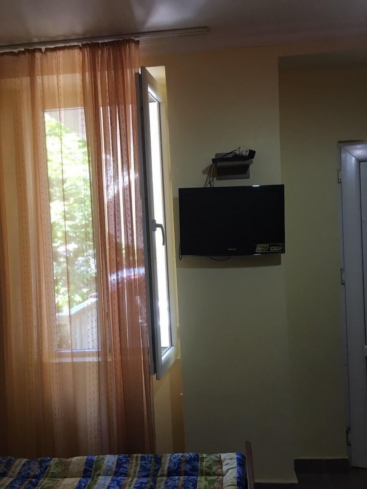 Basic Triple Room photo 3