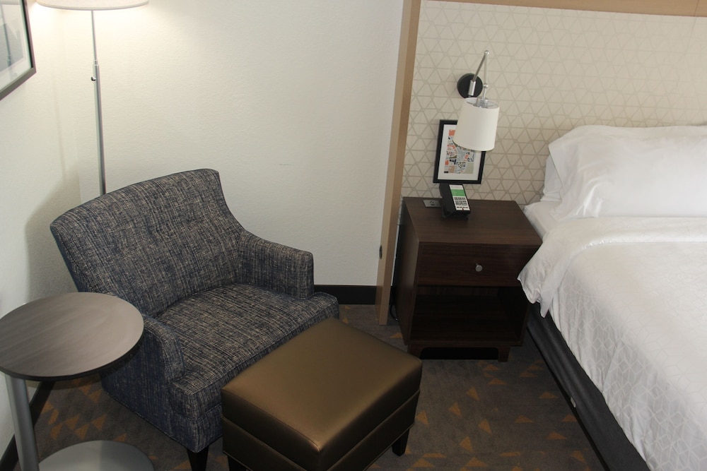 Standard Room, 1 King Bed (Walk-In Shower) - Photo 7