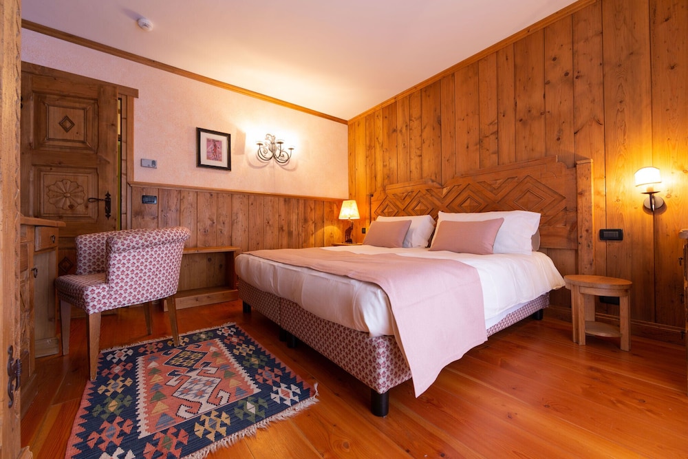 Double or Twin Room, Balcony - Photo 9