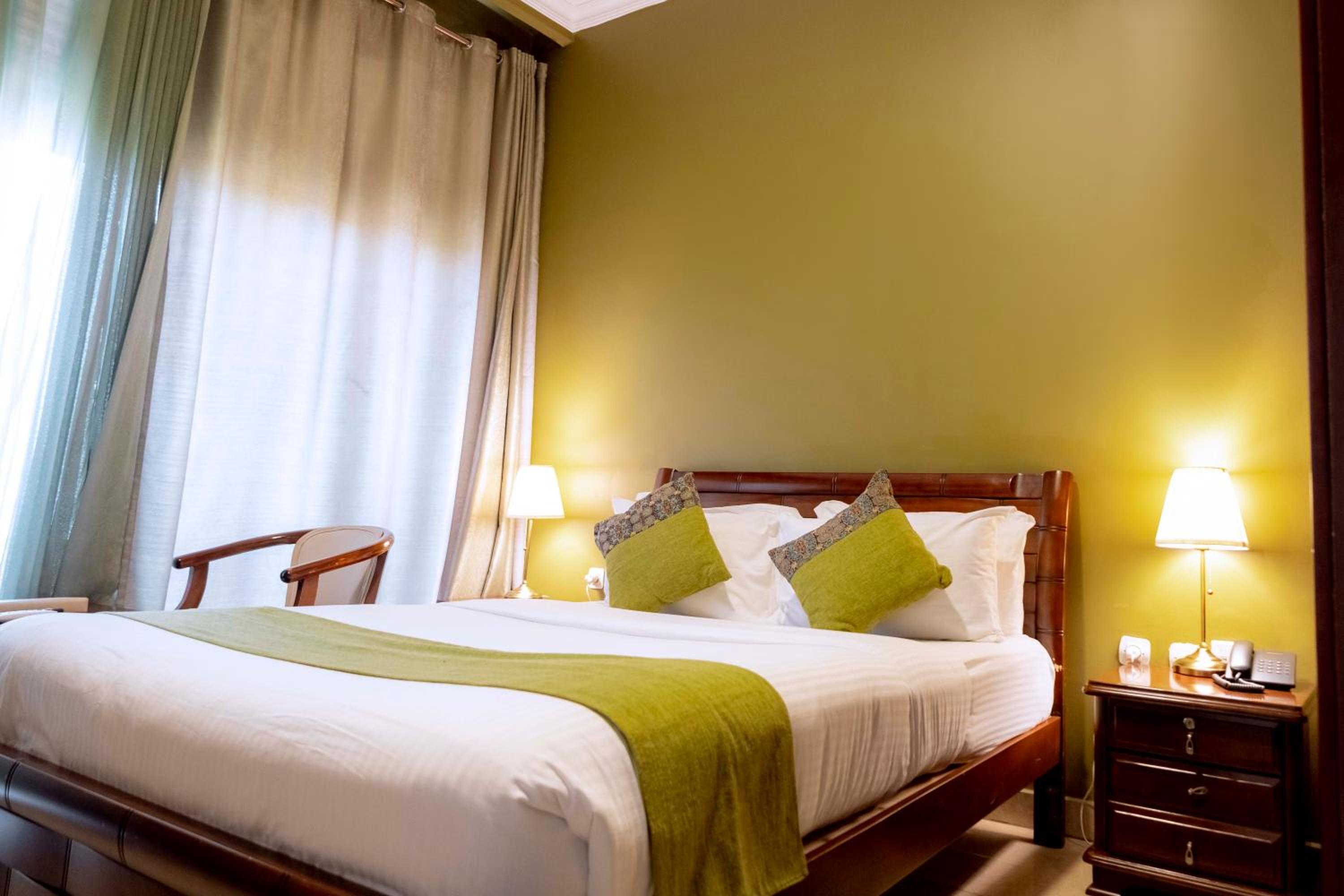 Standard King Room photo 3