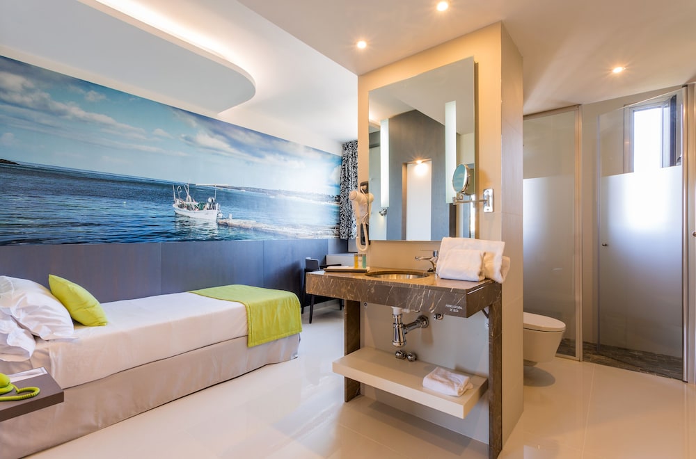 Single Room (Joy)