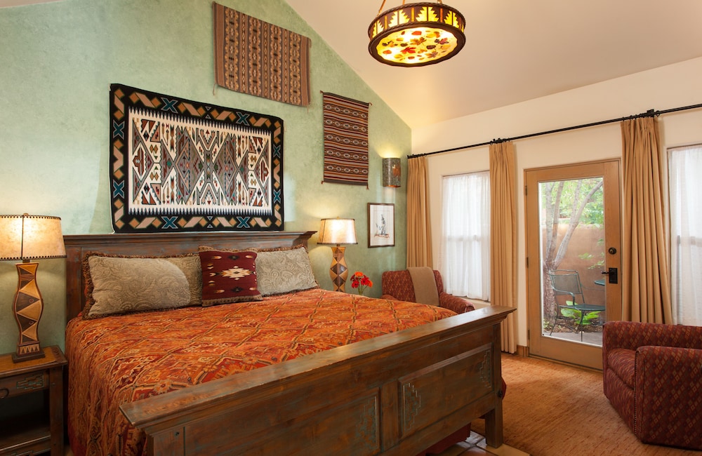 Zia Room, 1 King Bed photo 2