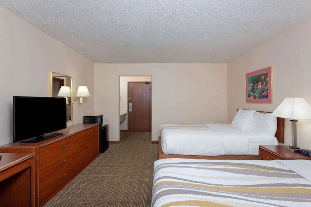 Comfort Room, 2 Queen Beds, Non Smoking - Photo 4