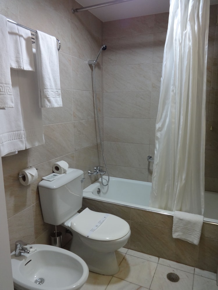 Standard Double or Twin Room - Photo 2