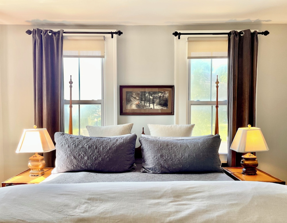 Deluxe Suite, 2 Bedrooms, Fireplace