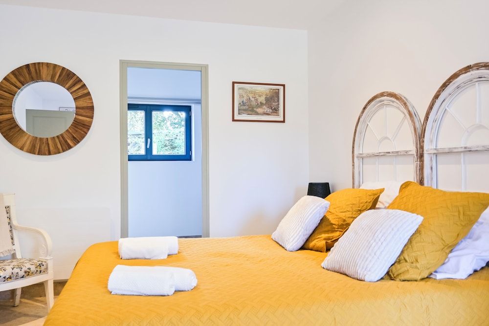 Deluxe Double Room, Garden View