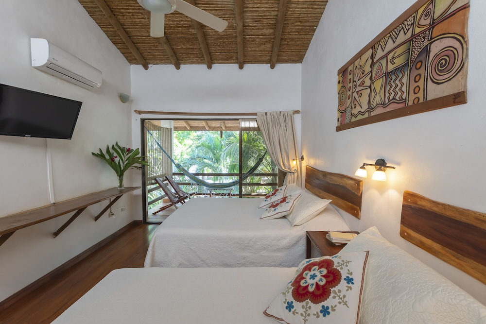 Standard Triple Room, Balcony photo 1