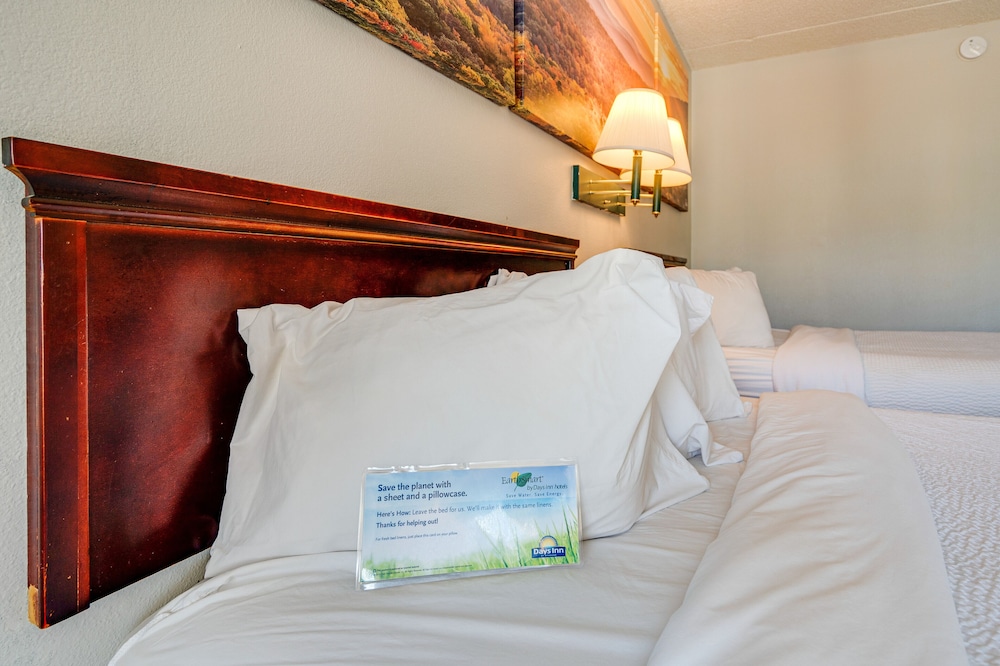 Double Room, 2 Double Beds, Non Smoking - Photo 2