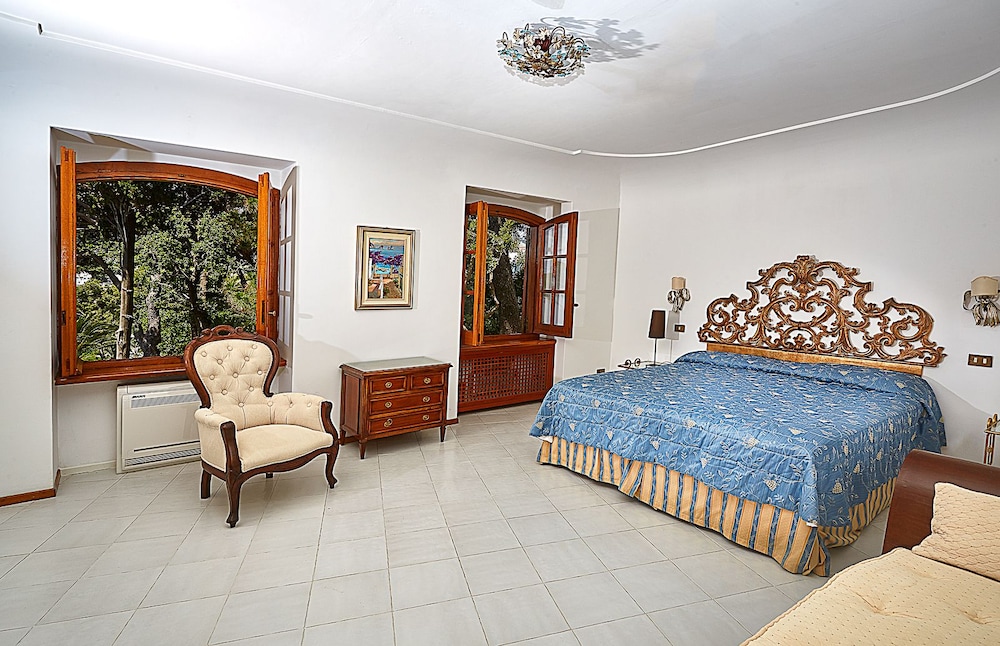 Villa Royal Blue photo 3
