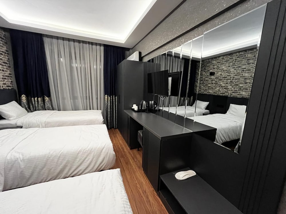 Economy Triple Room, Non Smoking, Mountain View